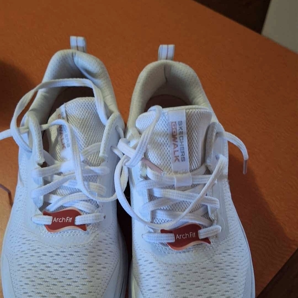 Skechers White and Light Pink Go Walk Arch Fit Shoes